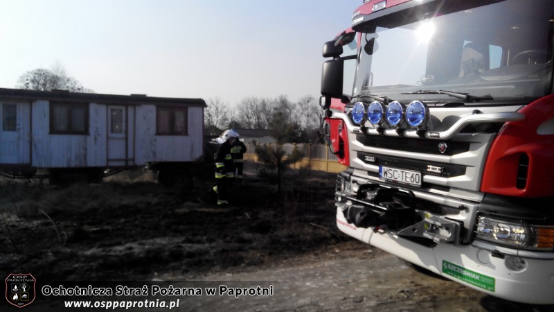 Pożar suchej trawy Maszna