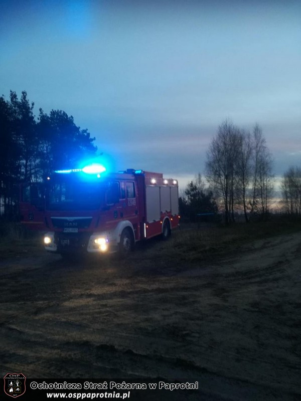 Pożar śmieci i opon.
