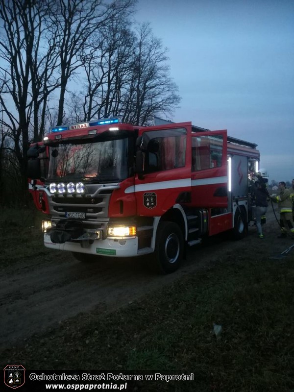 Pożar śmieci i opon.