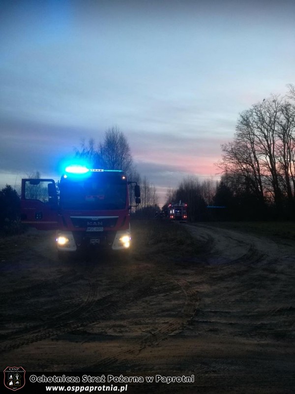 Pożar śmieci i opon.